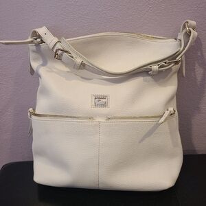 Elegant Cream Leather Dooney & Bourke Shoulder Bag